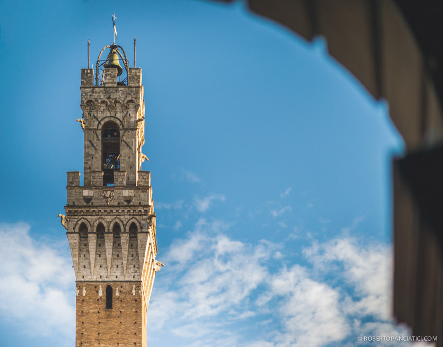 engagement in tuscany siena roberto panciatici wedding photographer