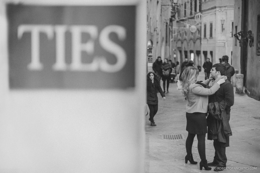 engagement in tuscany siena roberto panciatici wedding photographer