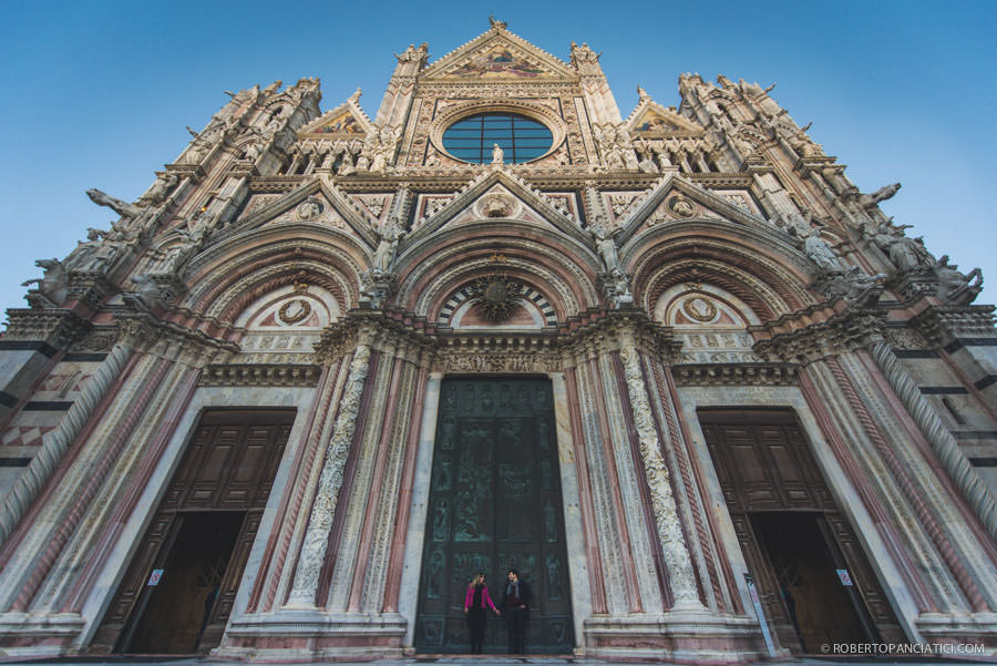 engagement in tuscany siena roberto panciatici wedding photographer