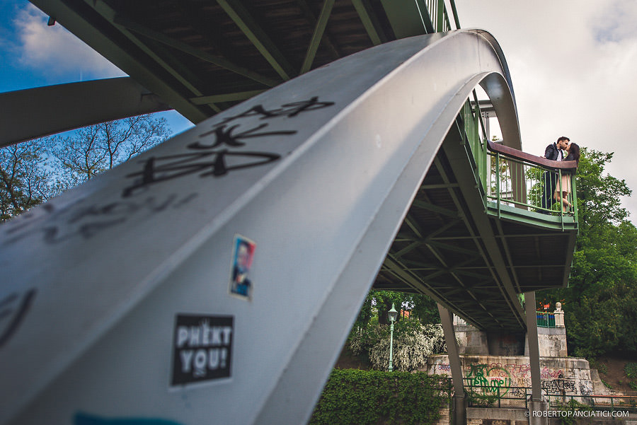 Engagement in Vienna Creativa Portrait on a bridge