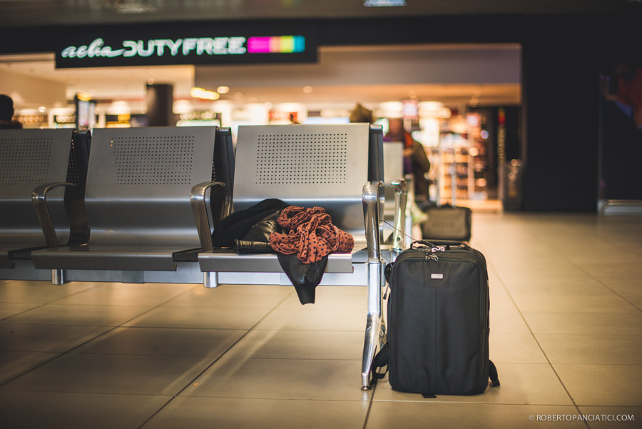 Think_Tank_Airport_Essential_Camera_Backpack_lock_system