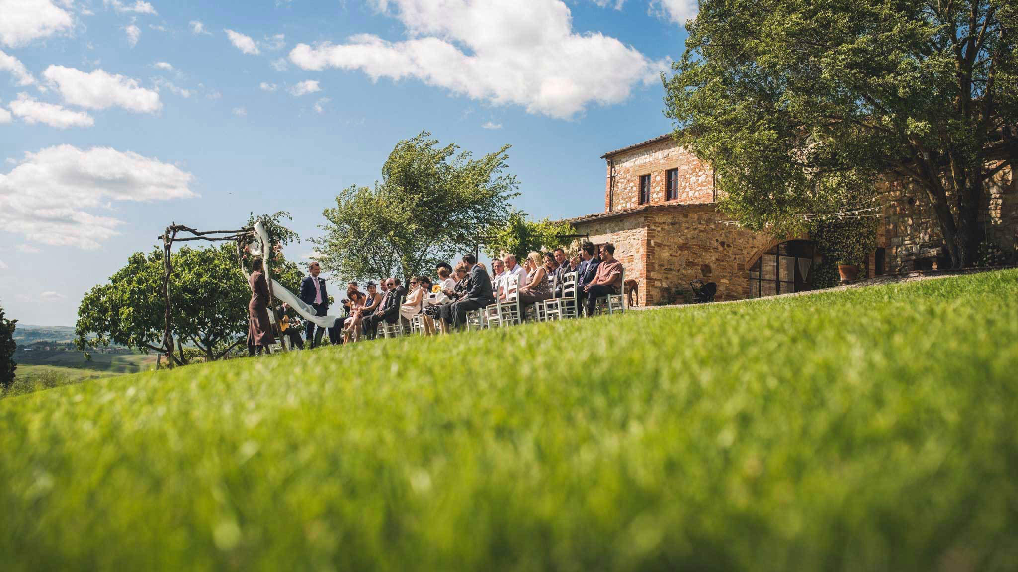 wedding photgorapher in Tuscany - The Lazy Olive