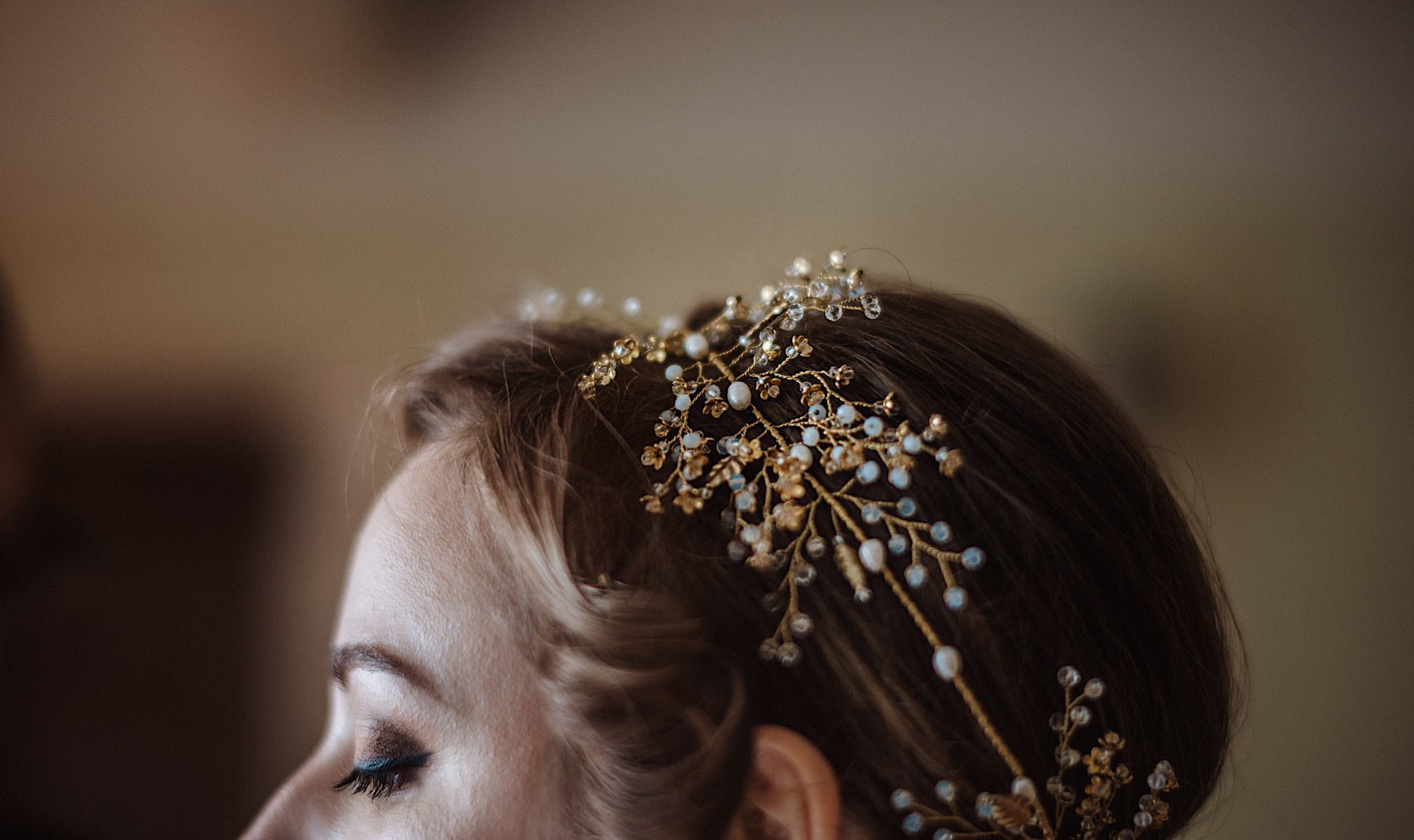 intimate bride getting ready at convento dell annunciata wedding photography
