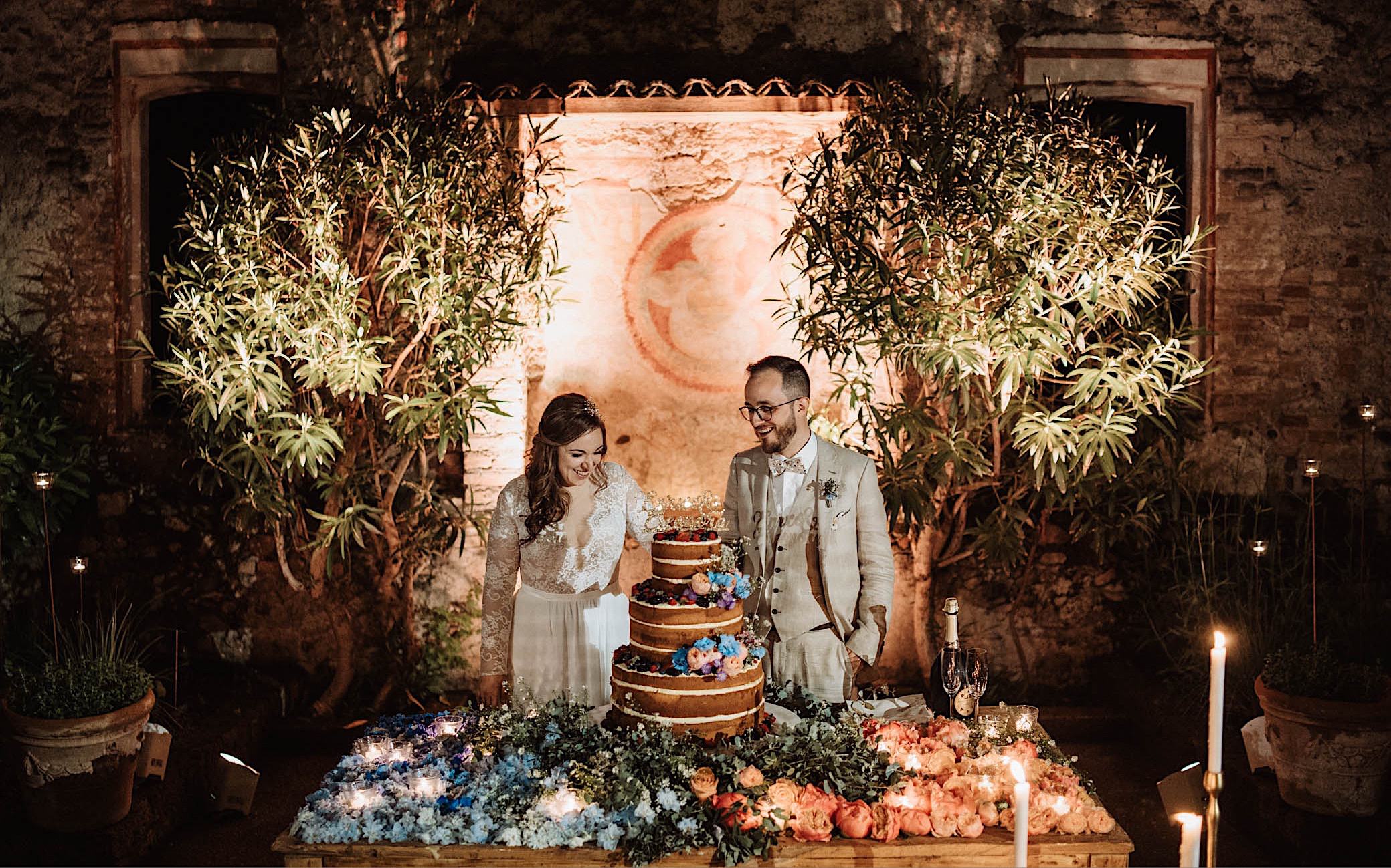 cake cut at convento dell annunciata wedding photography